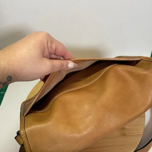 Vintage Coach 9790 City Bag Tan Leather Purse Shoulder Crossbody Brass Kiss Lock - Picture 6 of 13